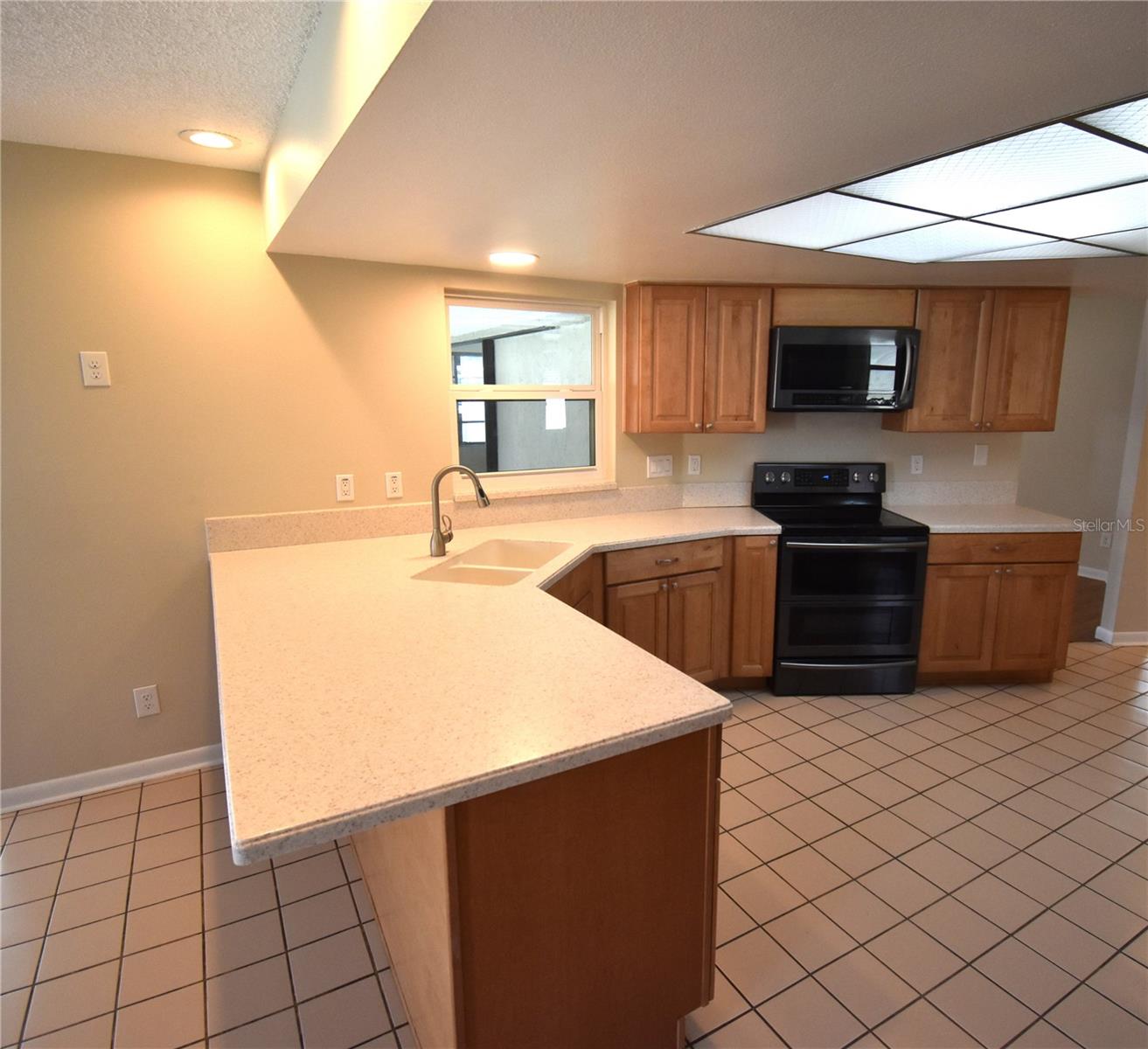 Kitchen with counter height breakfast bar