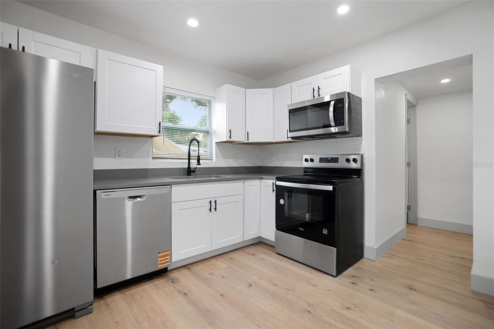 Kitchen facing entrance to back room.