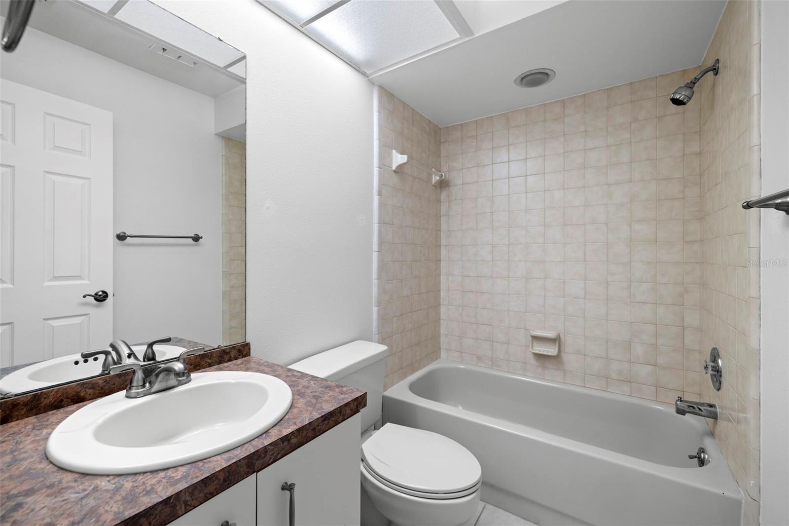 2nd bath in upstairs hall