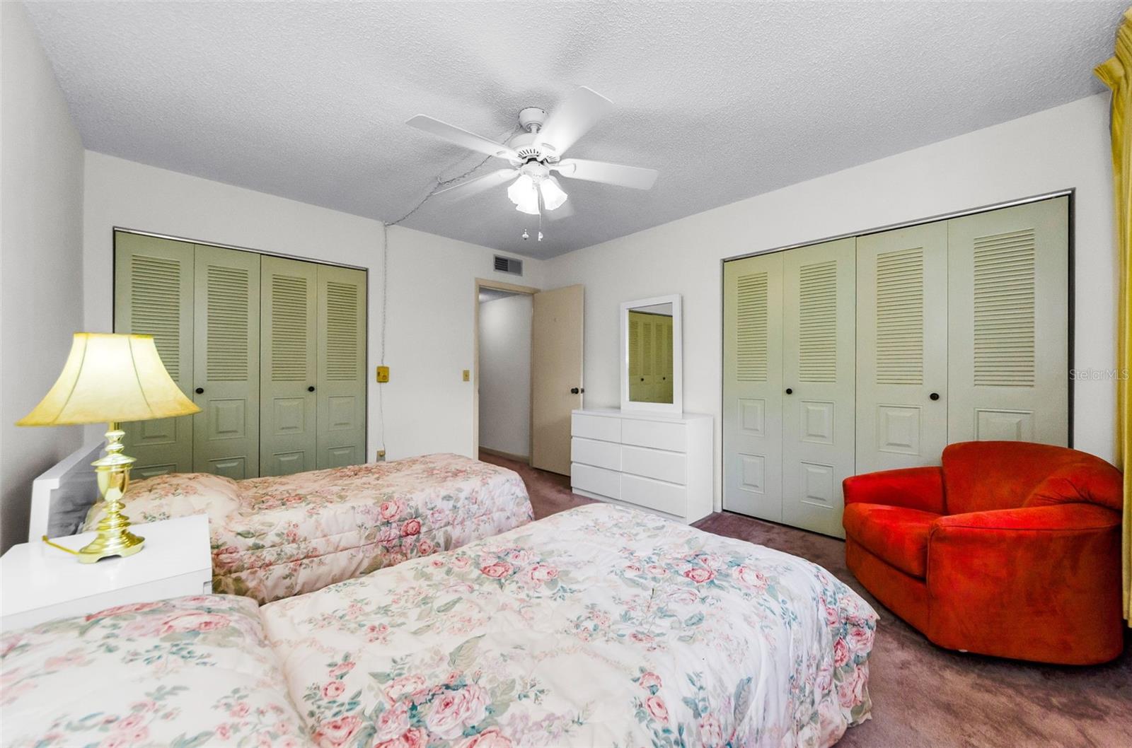 Second Bedroom with ample lcoset space