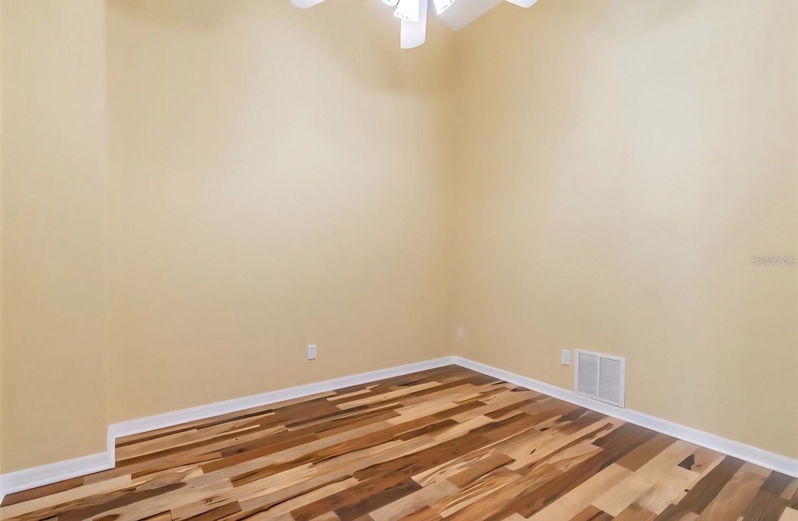 Office/Den/ 4th bedroom