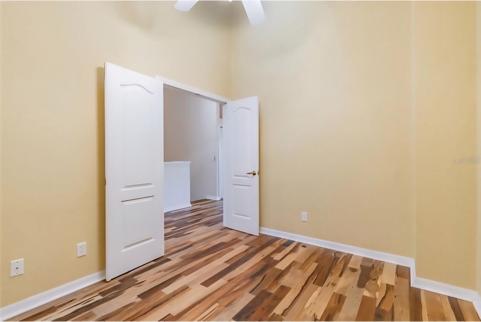 Office/Den/ 4th bedroom