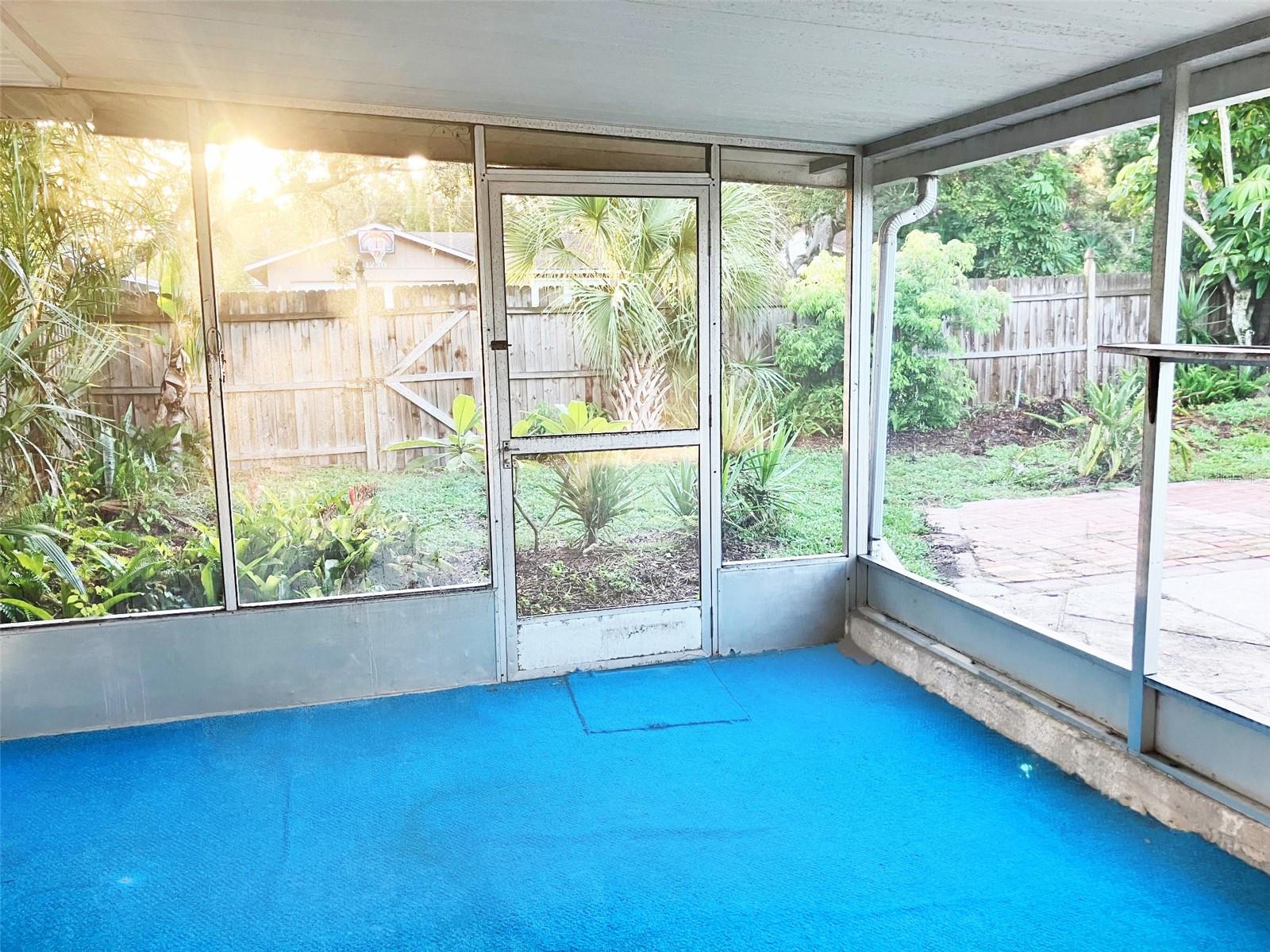 porch- screened in