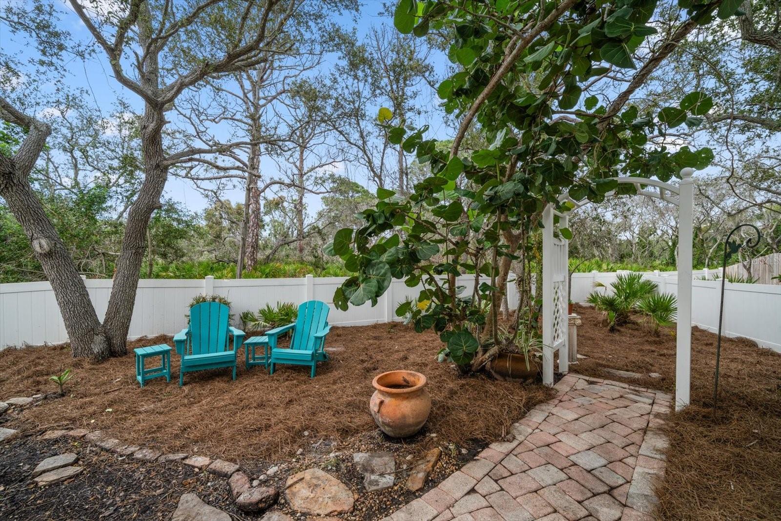 Side yard on north side of the property. Flexible space for children's play area, or outdoor bar-b-ques!