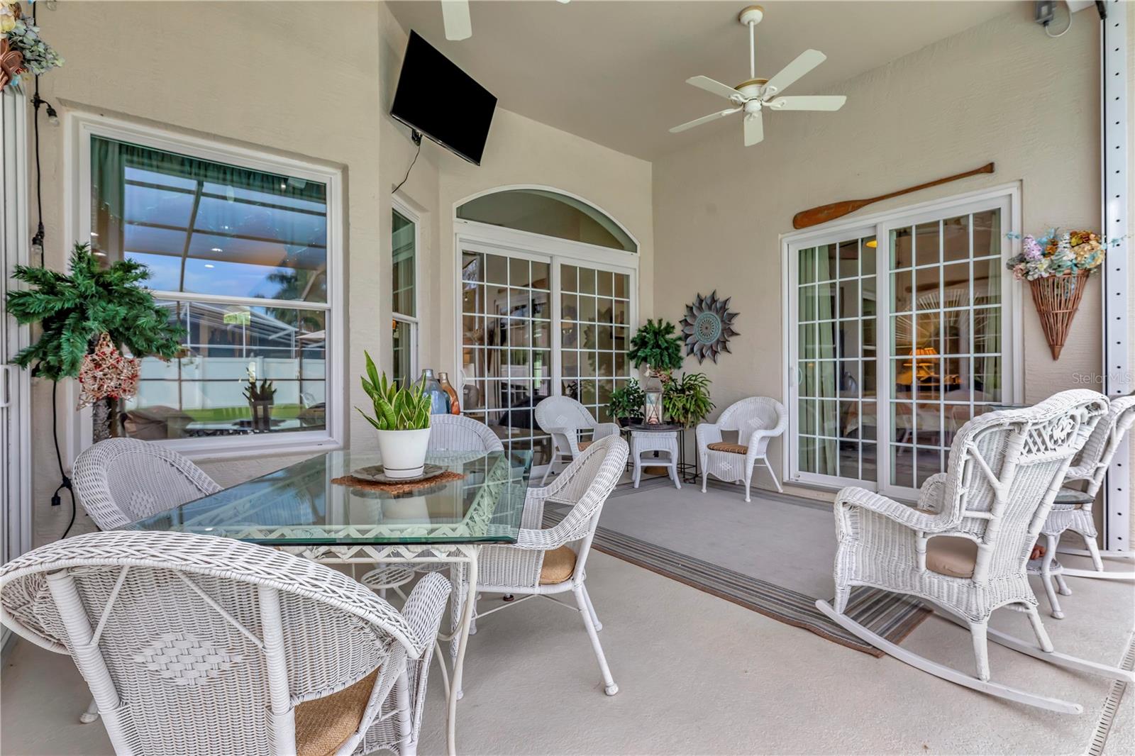 Huge Lanai