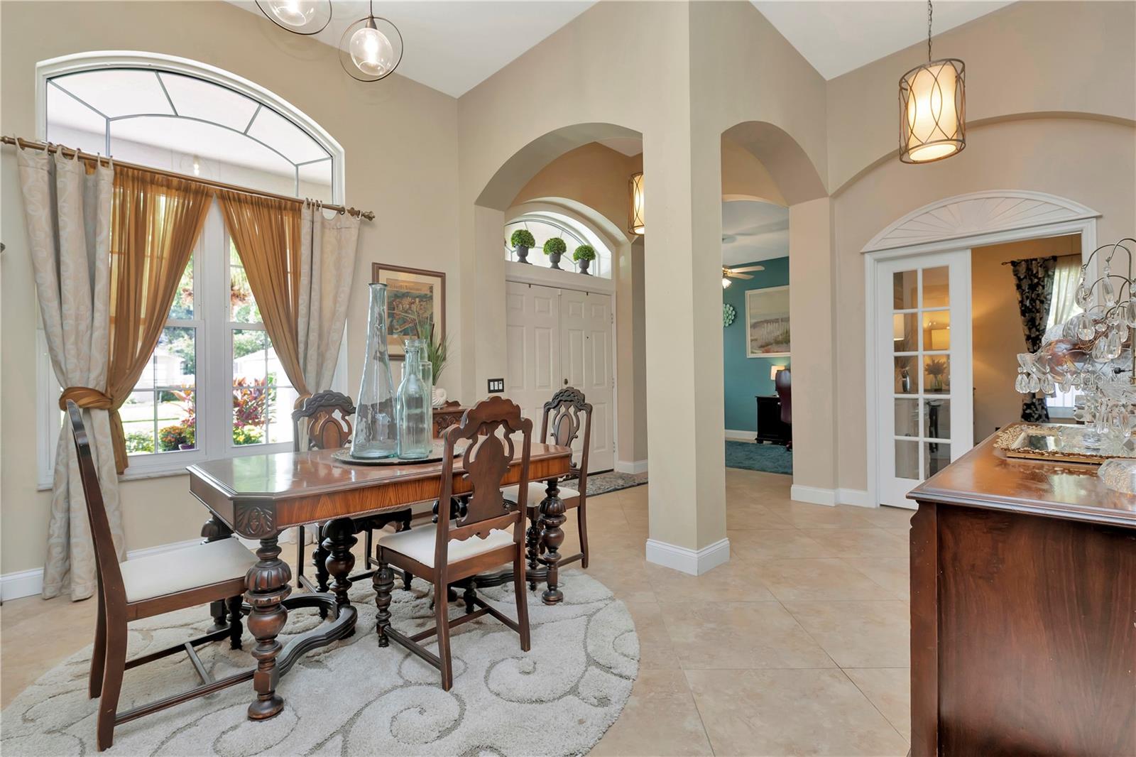 Open floorplan dining room