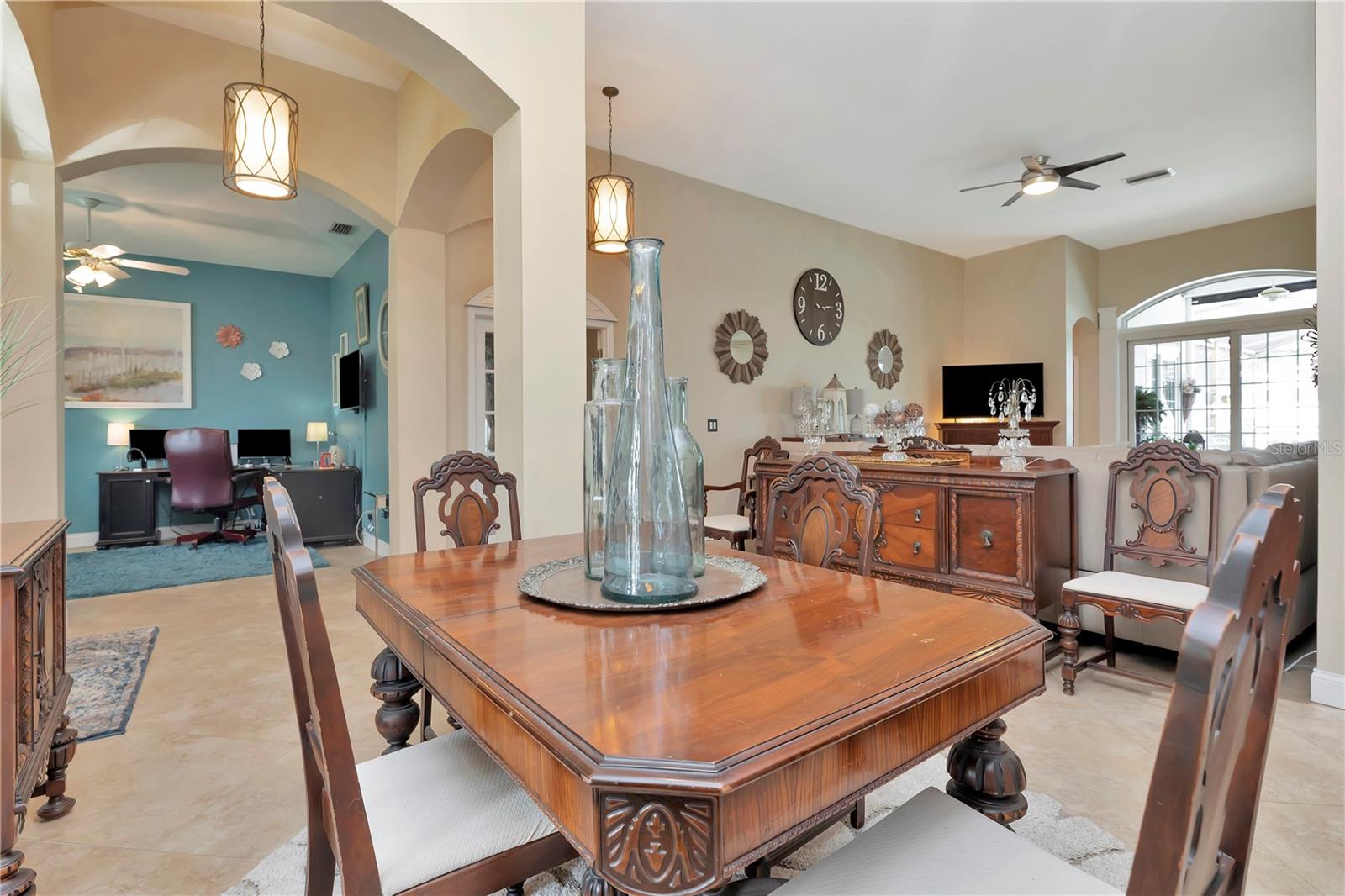 Open floorplan dining room