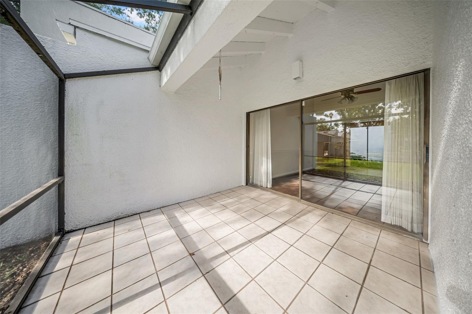Covered and screened Lania