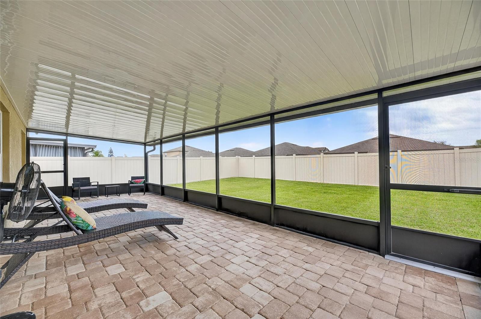 Oversized screened-in Lanai