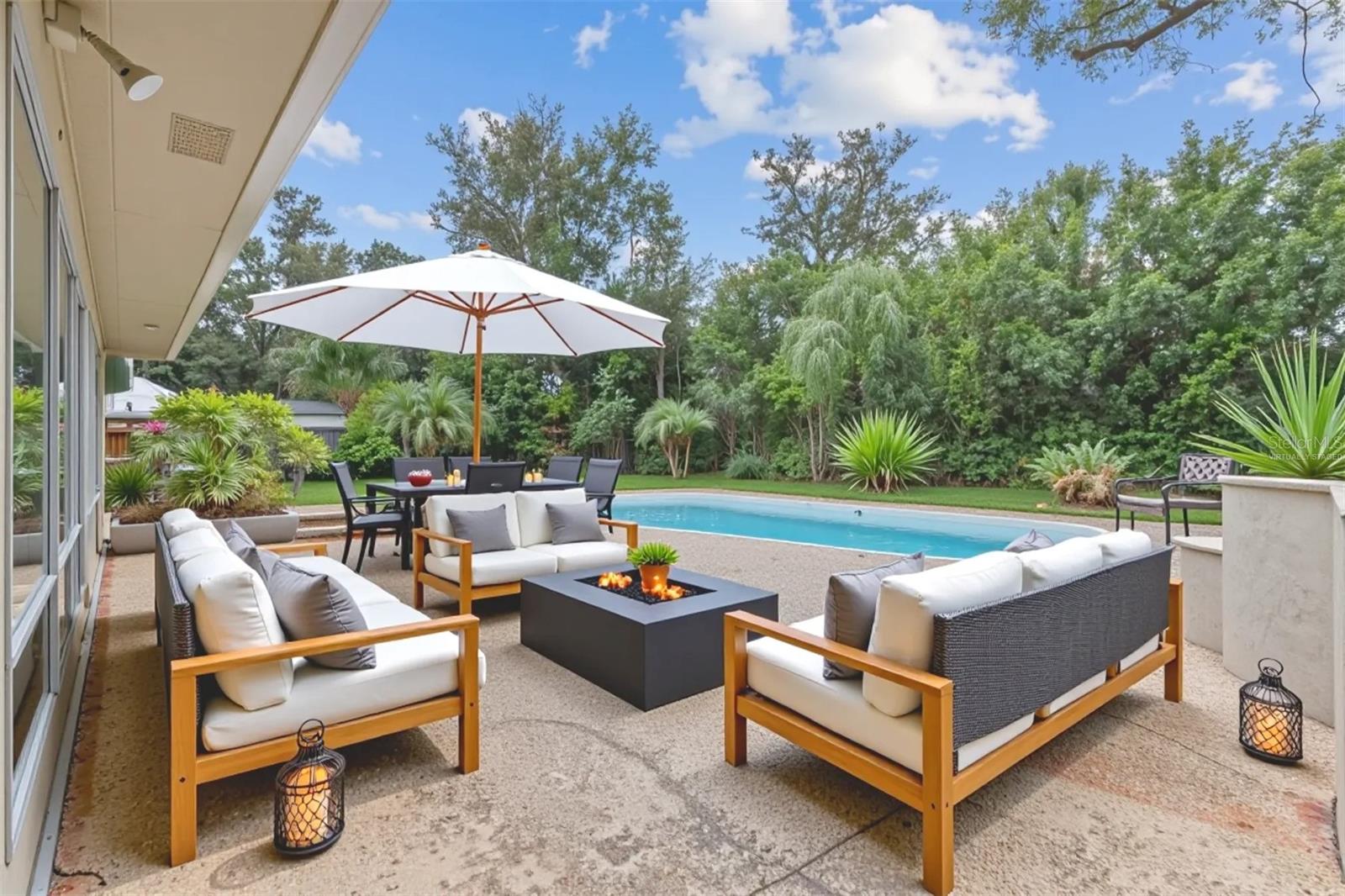 virtually staged pool