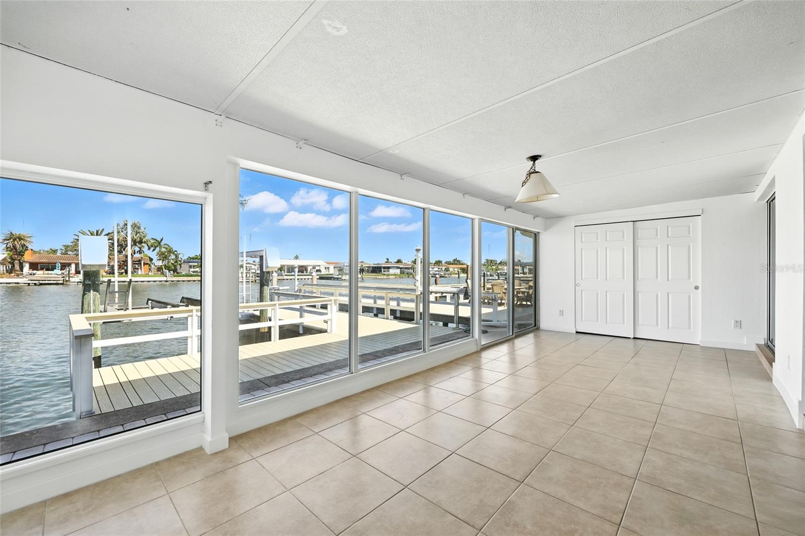 Enclosed Florida Room (Adds an additional 240sf!!!)