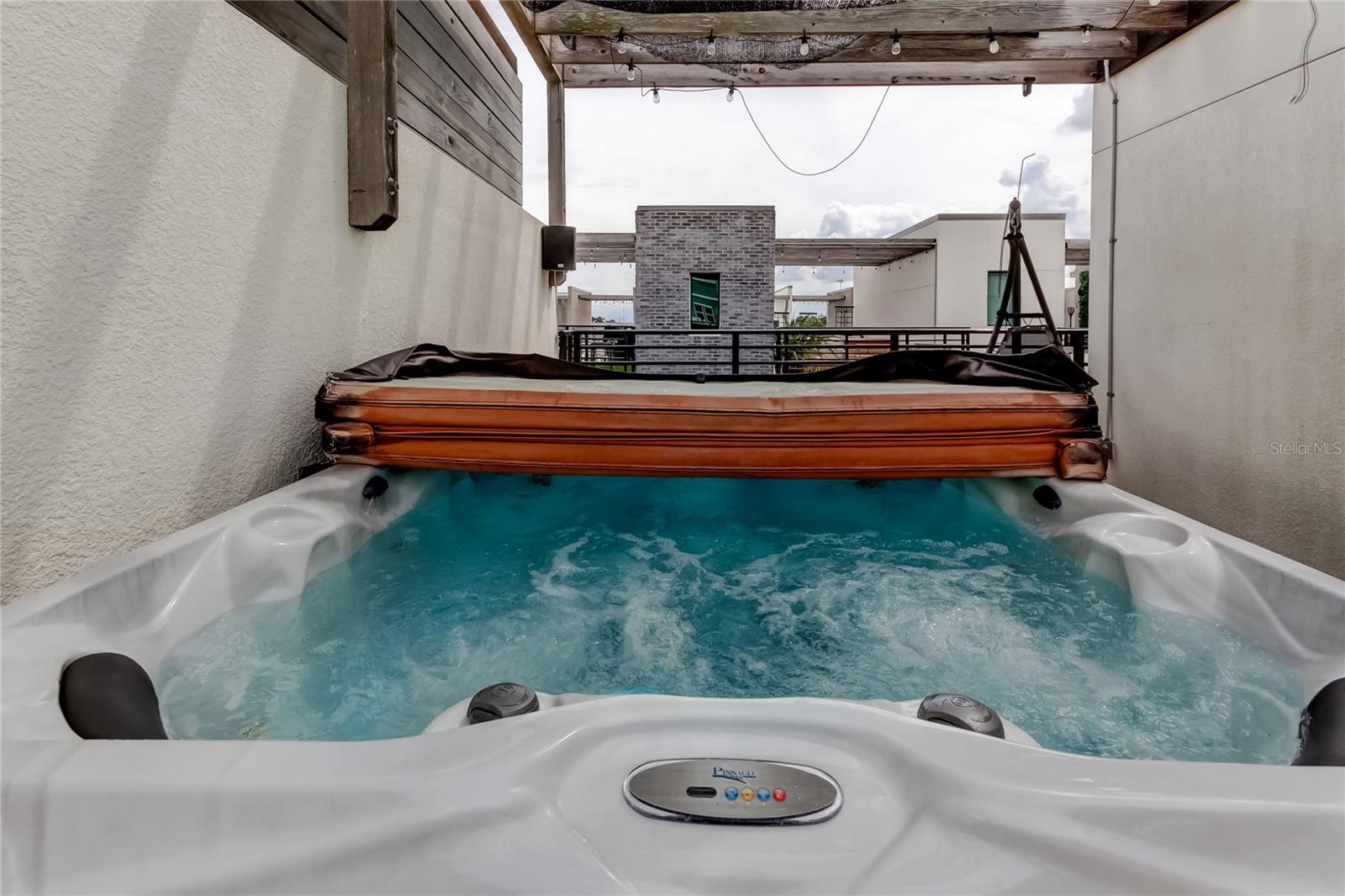 Rooftop Jacuzzi (4th floor)
