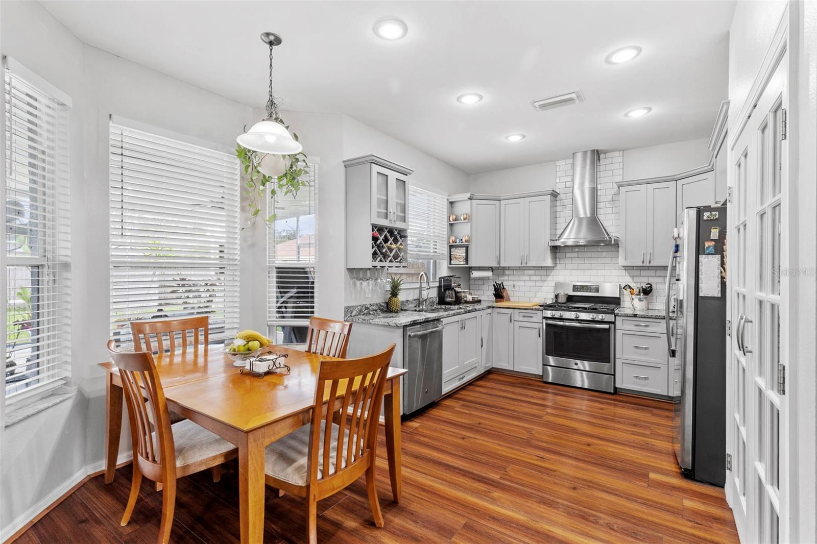 Eat-In Kitchen