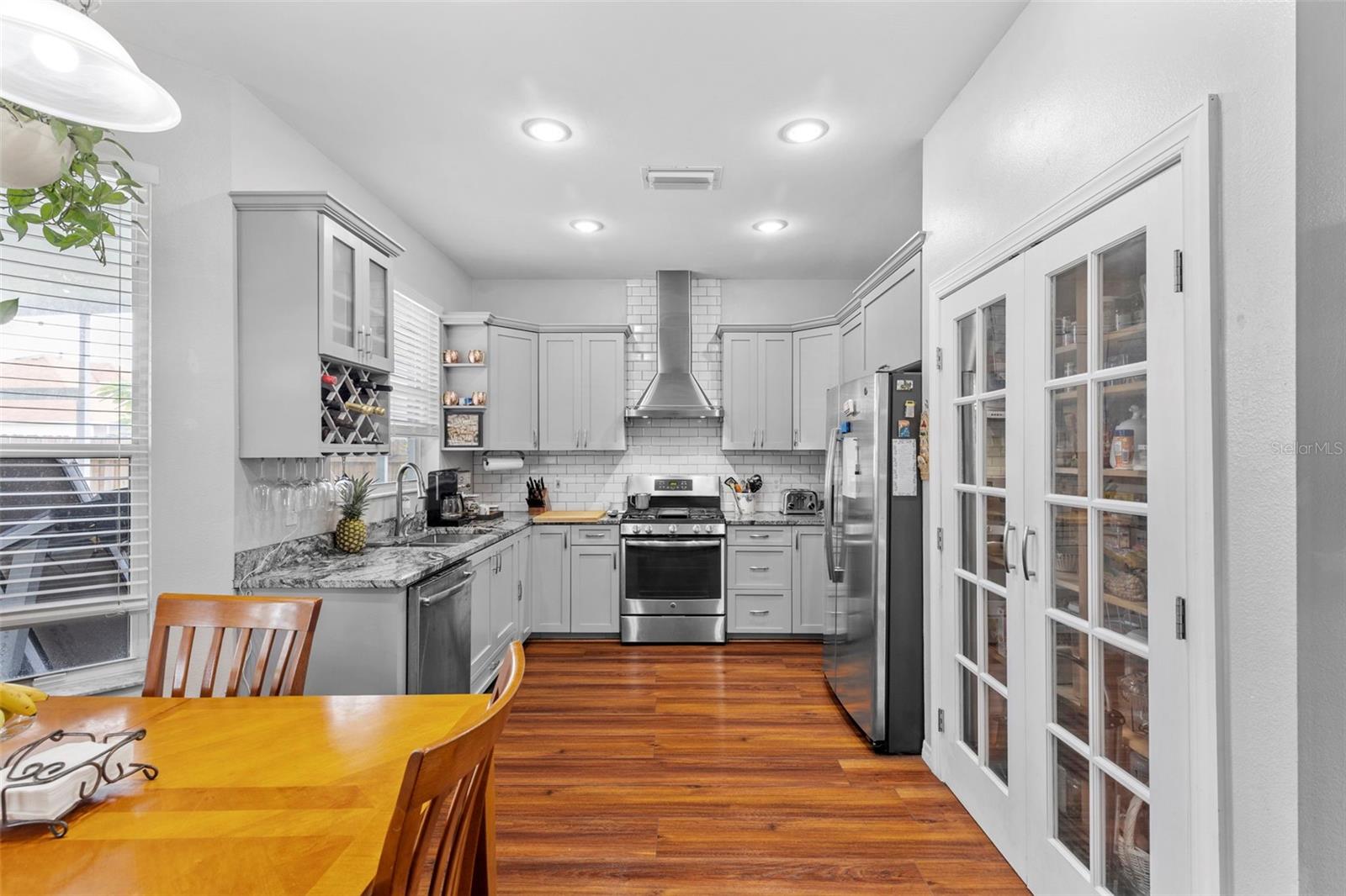 Eat-In Kitchen