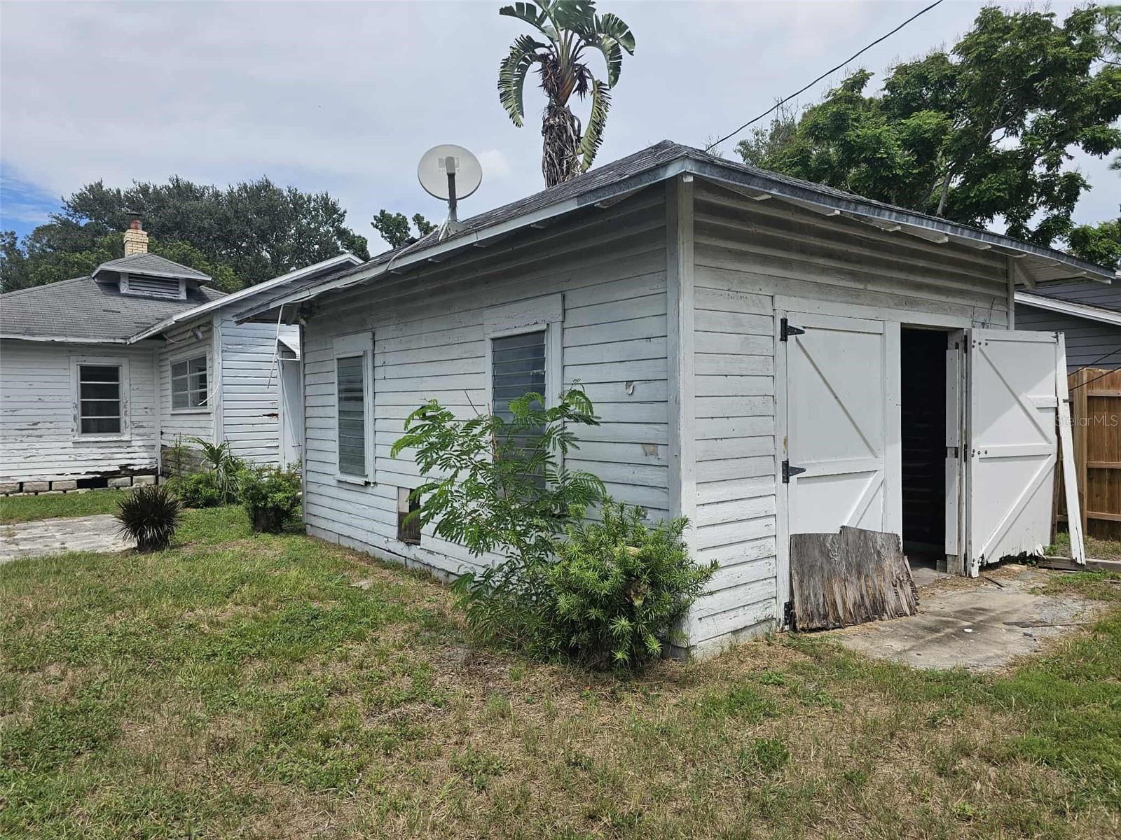 Detached Garage