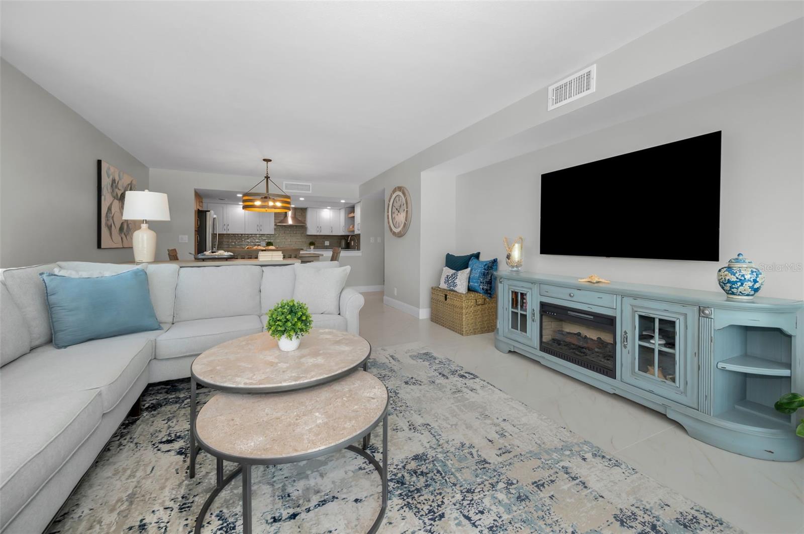 Large entertainment wall Open concept
