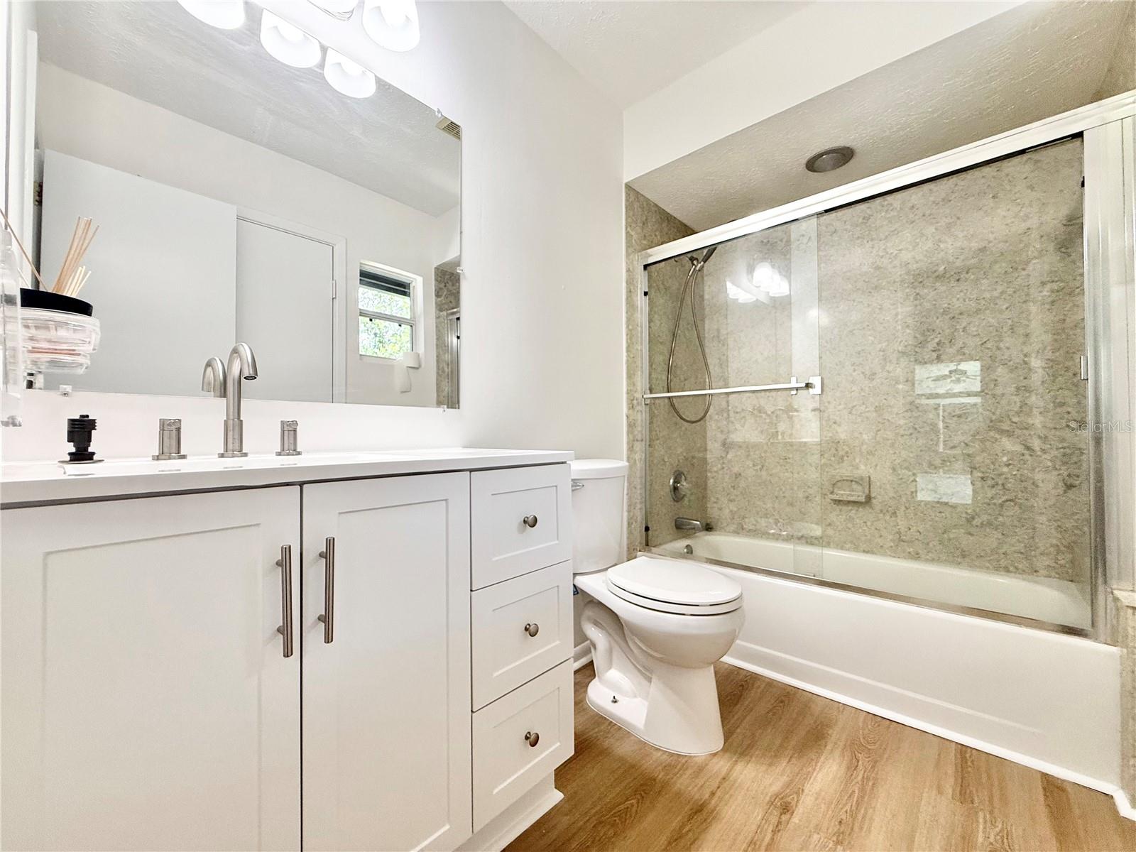 2nd full bath in bedroom 2