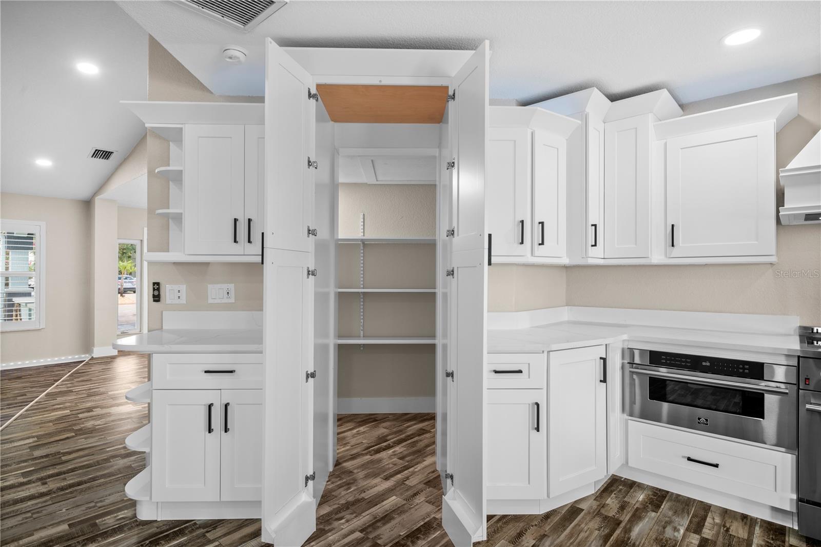 Walk in pantry