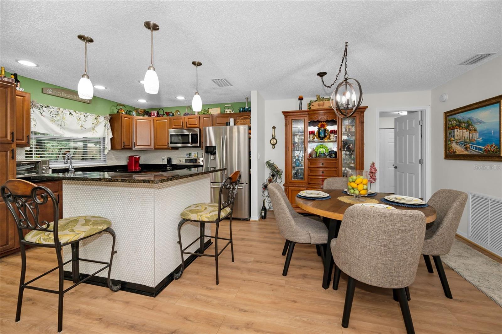 Living Room/Dining Area