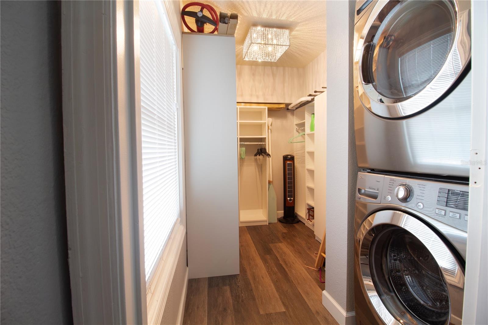 FULLSIZE WASHER DRYER AND LARGE WALKIN CLOSET