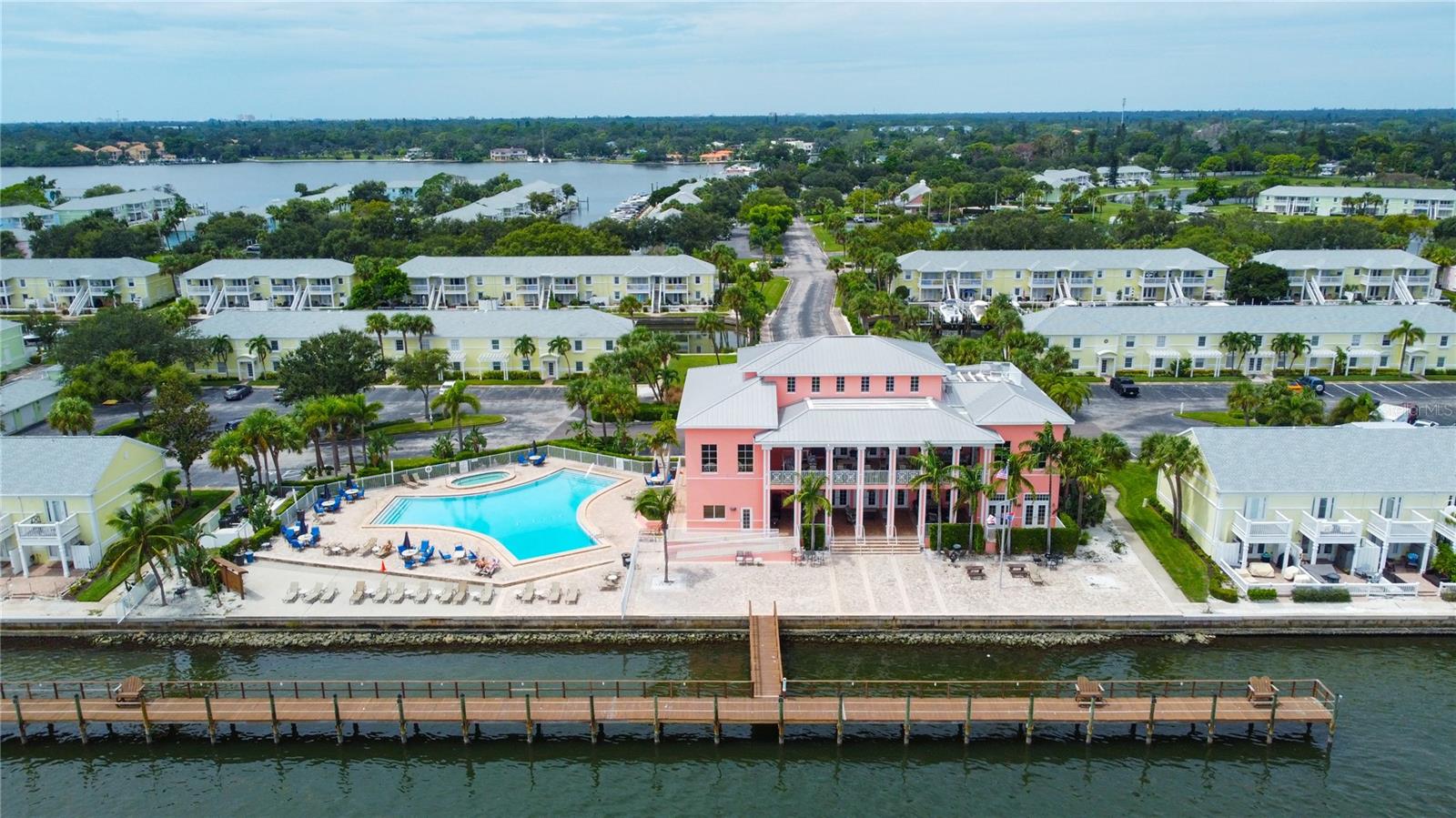 CLUBHOUSE AND FISHING PEER