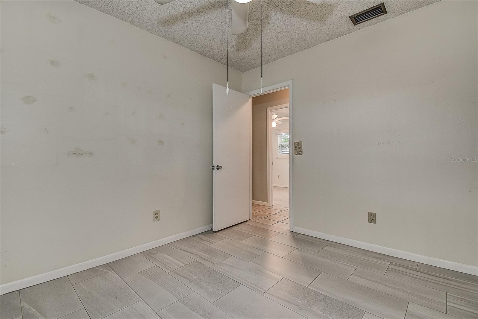 PRIMARY BEDROOM WITH CLOSET
