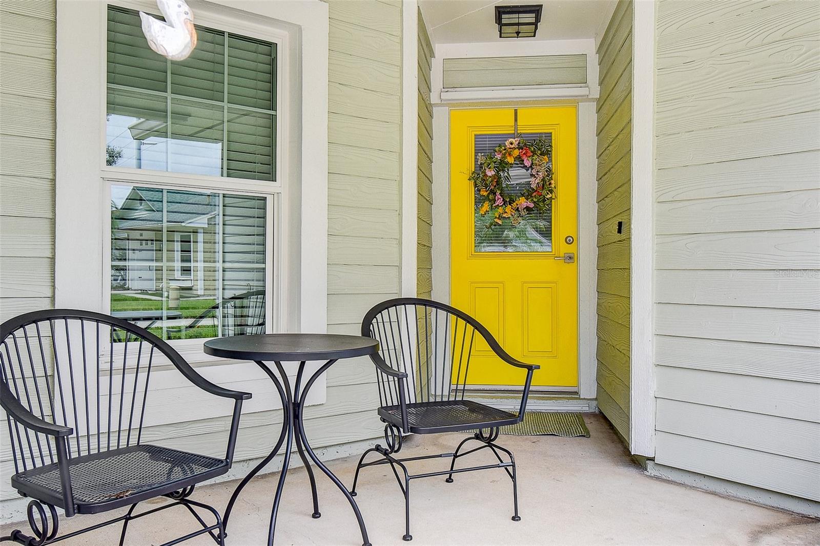 ENTRANCE WITH SMALL PATIO