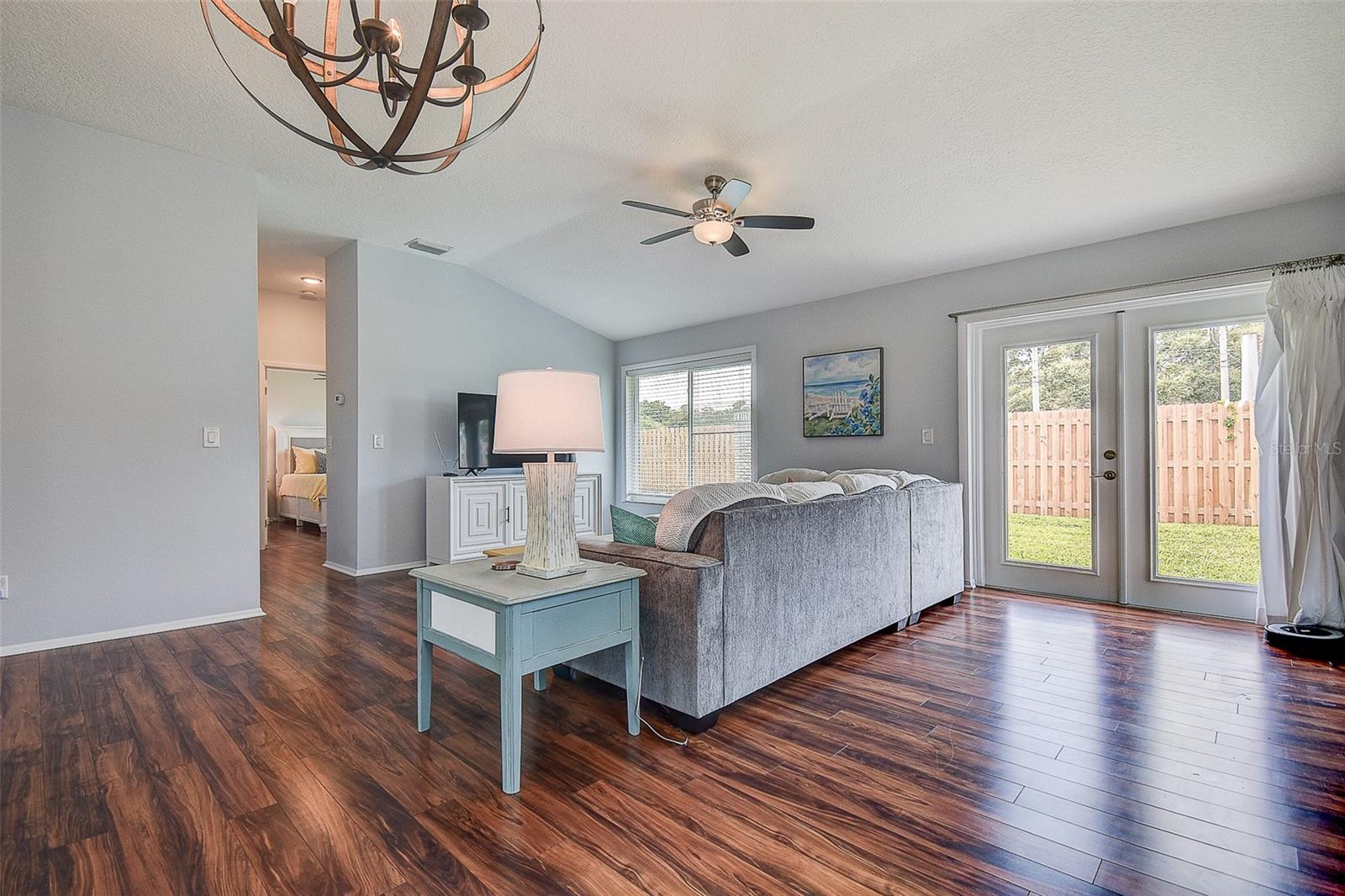 LIVINGROOM TO GUEST ROOM
