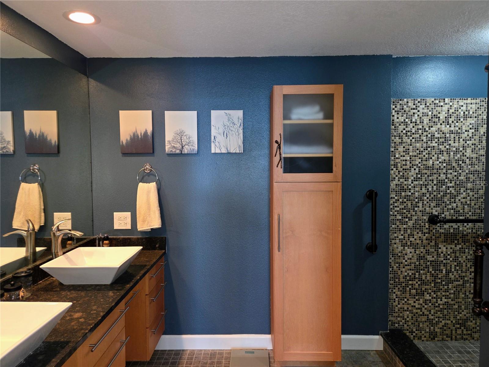 En Suite Master Bathroom with Walk-in Shower