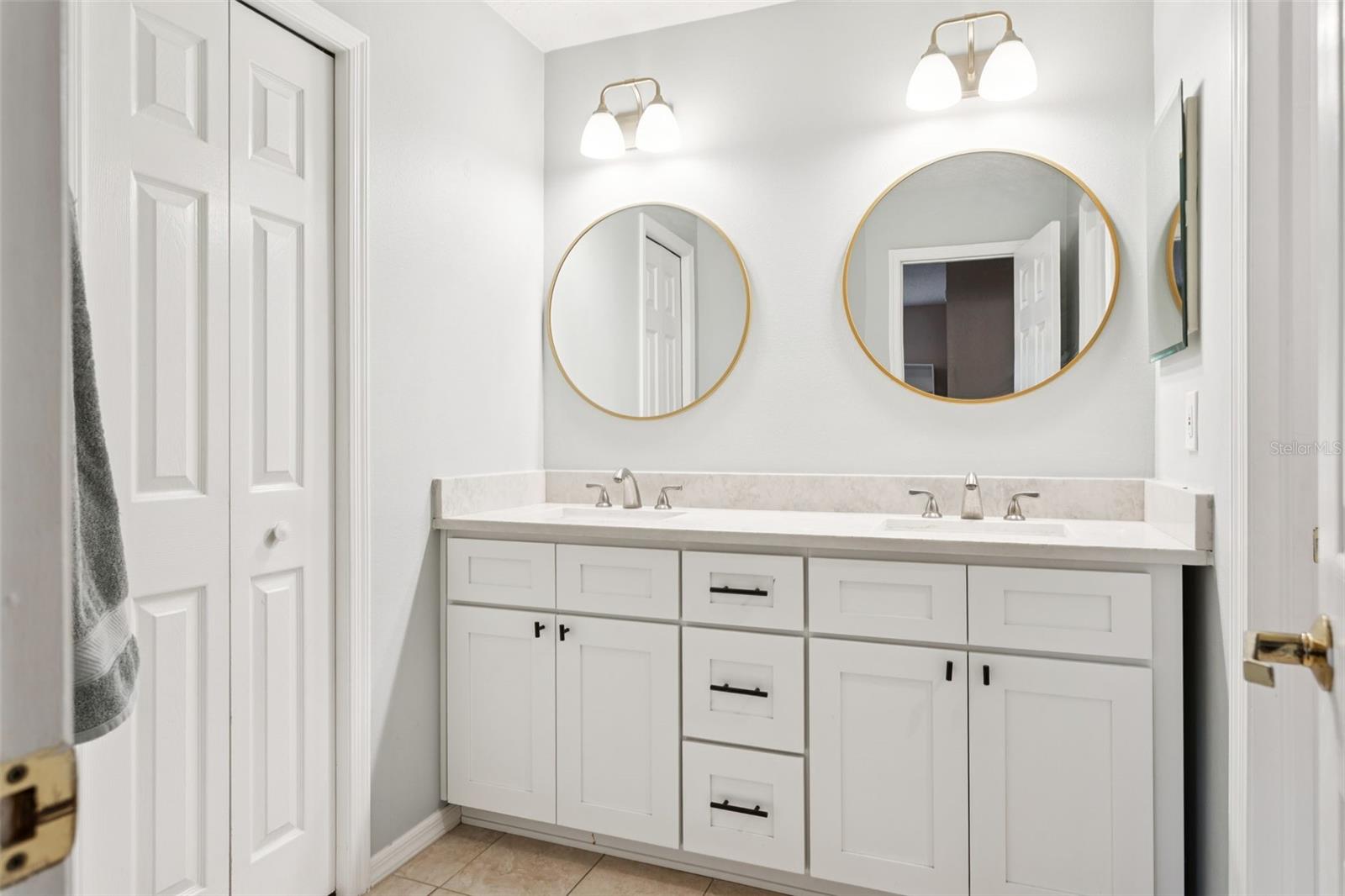 Bathroom 3 (upstairs)