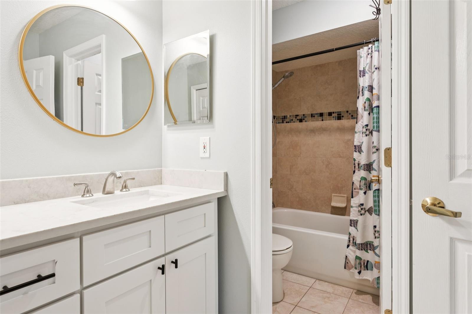 Bathroom 3 (upstairs)