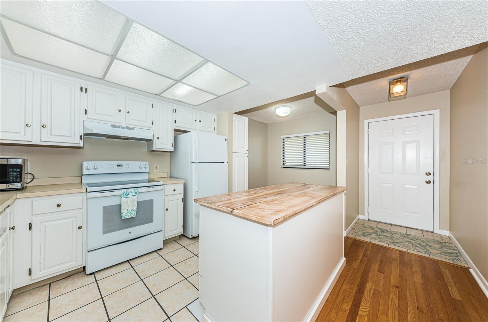 Entryway leads to Island and Kitchen