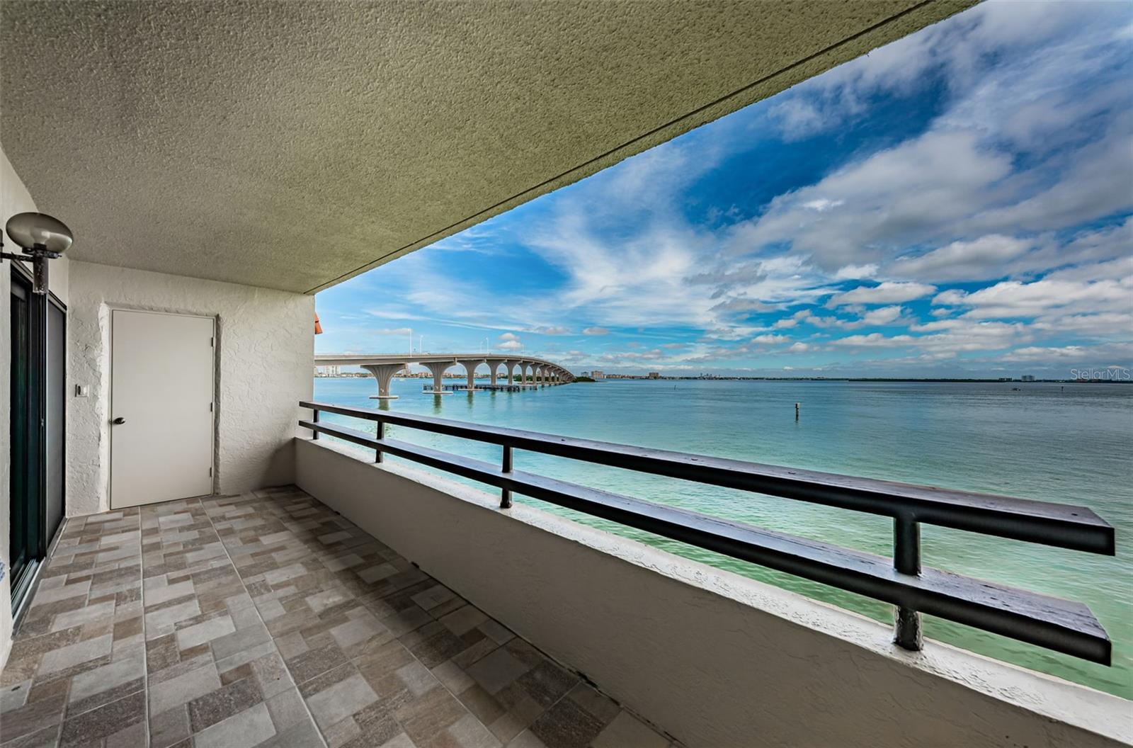 Stunning Views of Beautiful Tampa Bay from Covered 21' Balcony