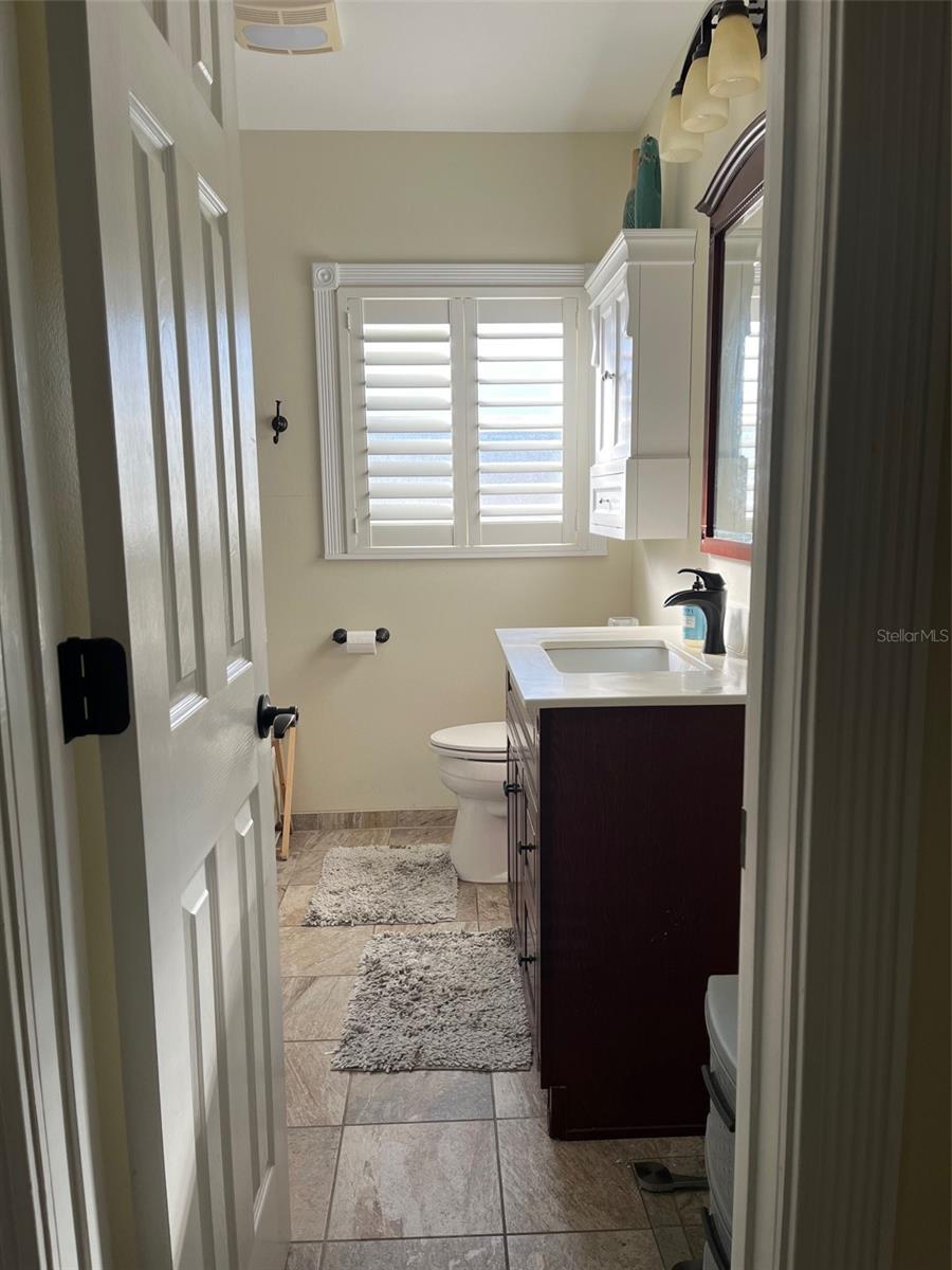 Main bathroom 1