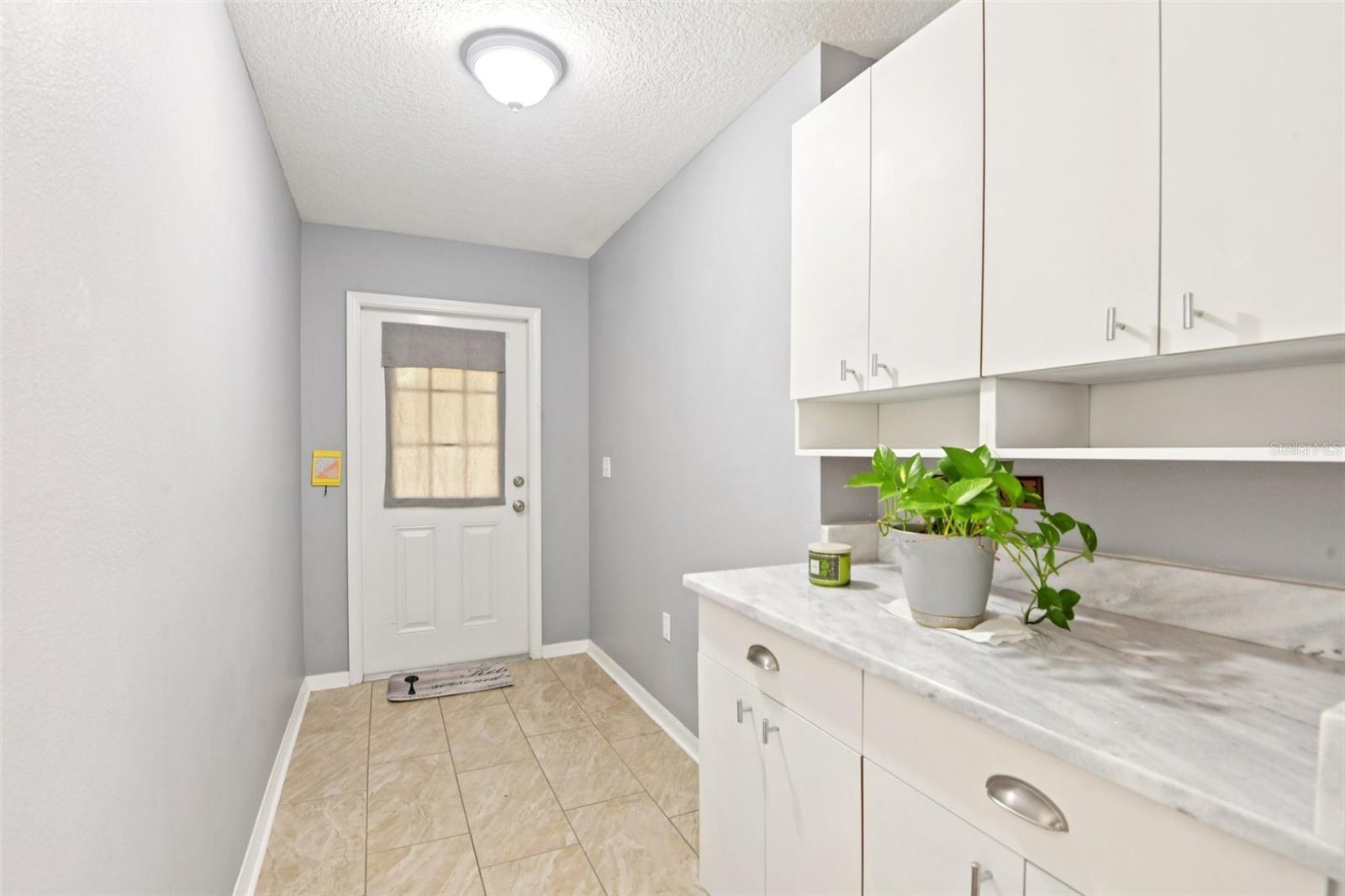 Mud room to back lanai and garage