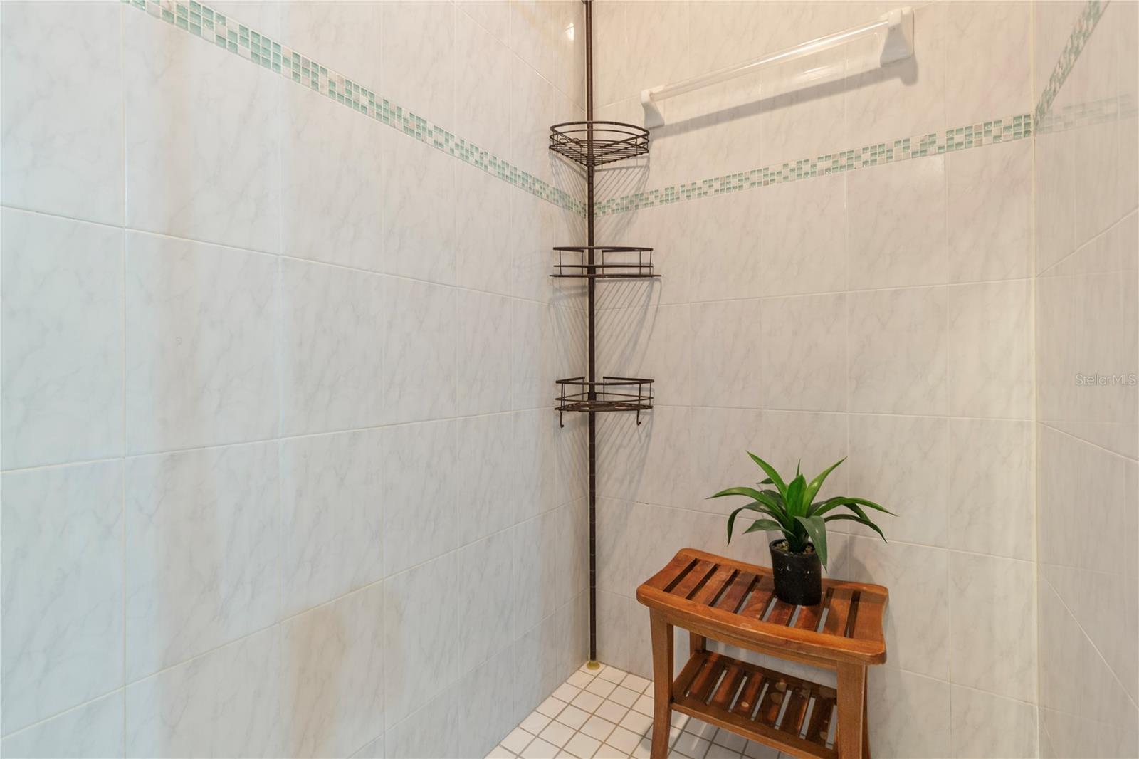 Large Primary shower