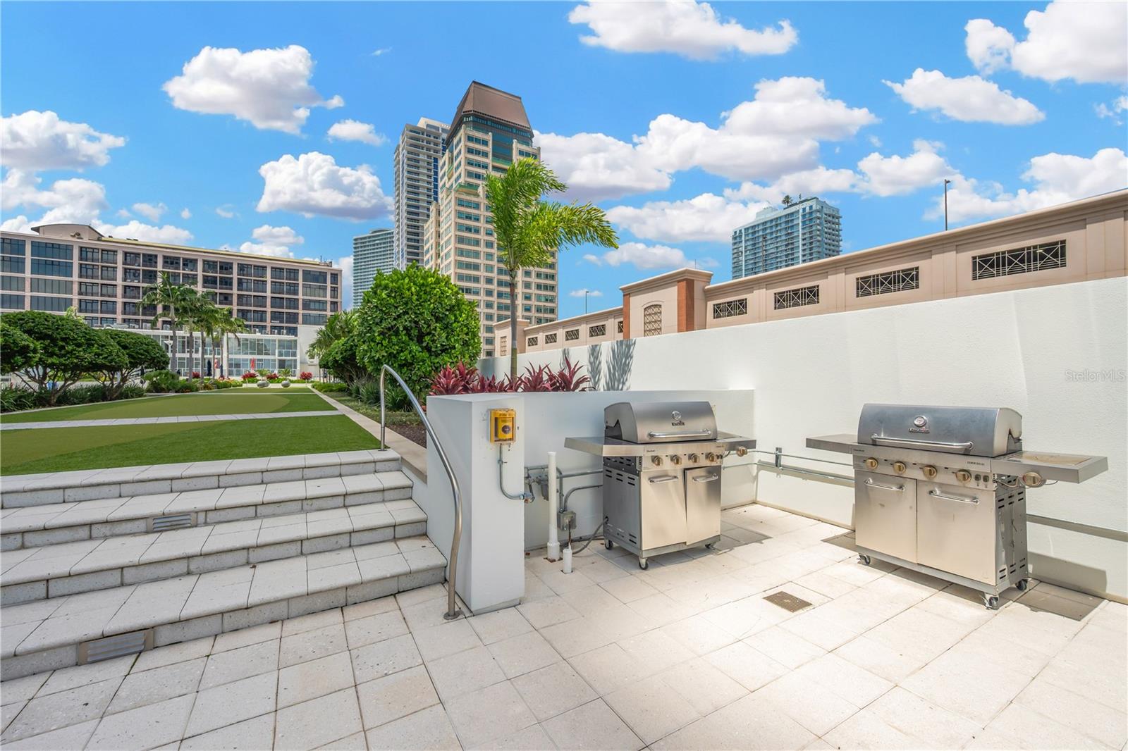 Amenities Deck - Grilling Area