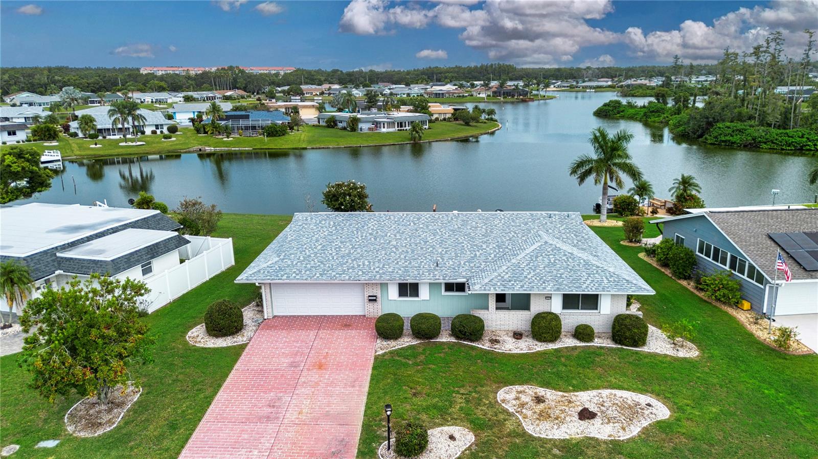 Lakefront Living!
