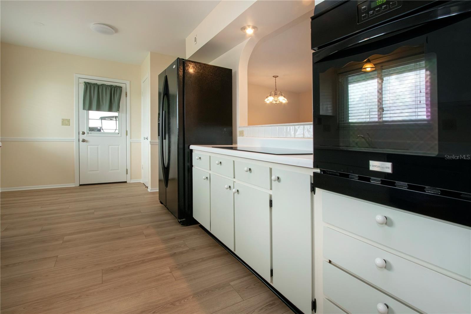 Wall oven and cooktop