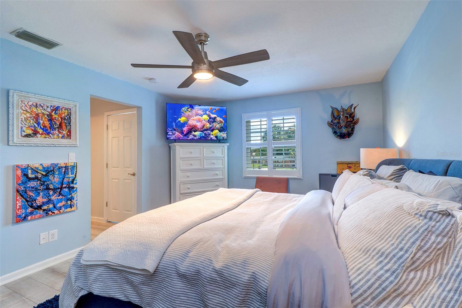 Fits a king size bed with room to spare!