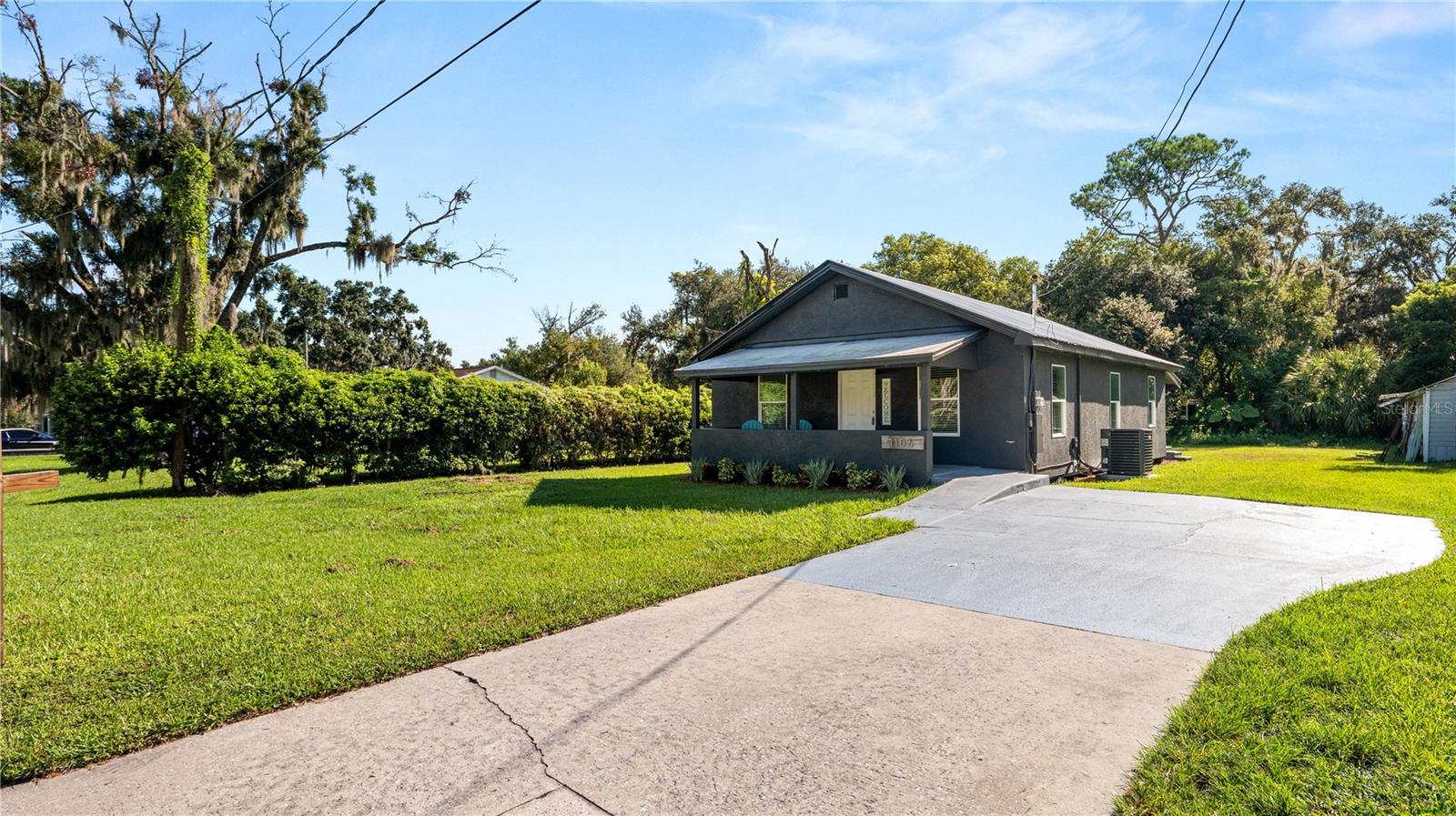 Bungalow 5 mins from Downtown Plant City!