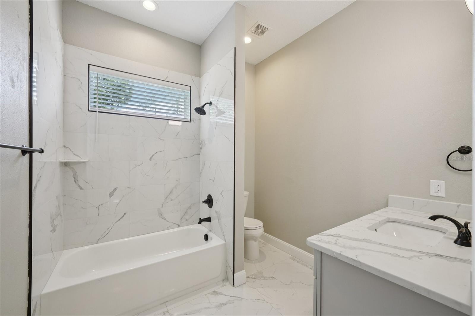 Bathroom 2 - Hall