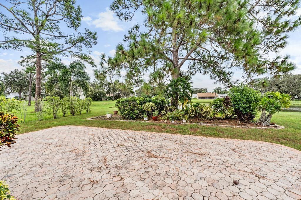 Outdoor Patio with pavers