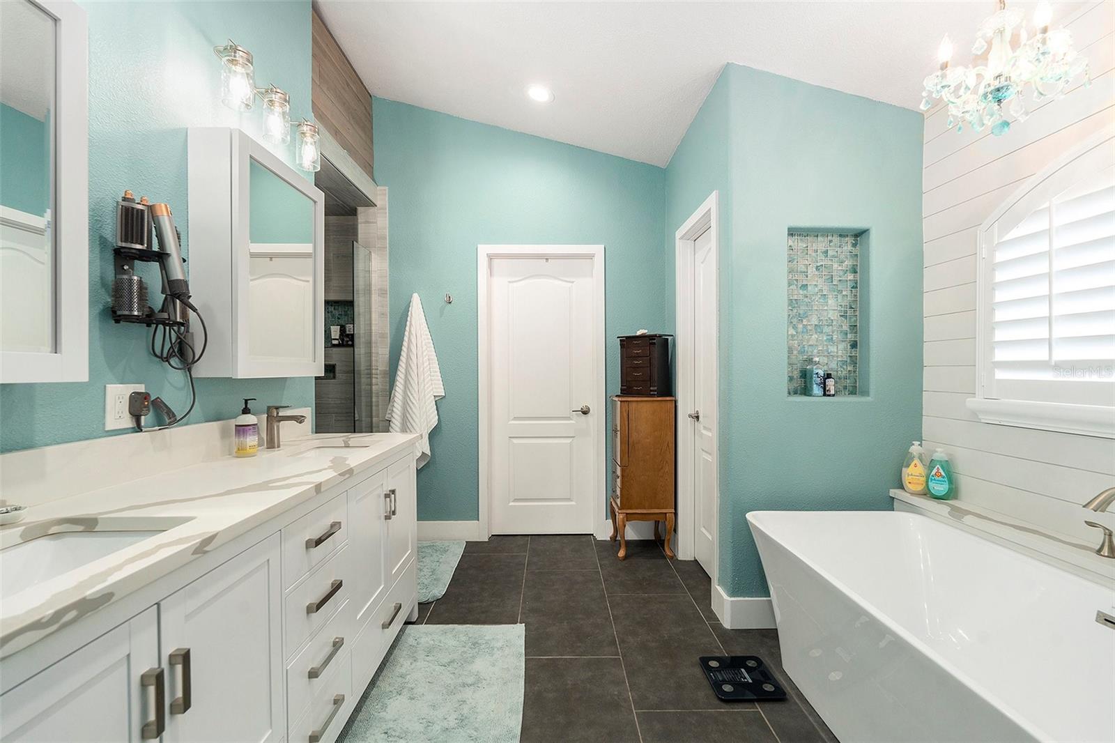 16422 Bridgewalk Drive, Lithia, FL 33547 - Primary Bath