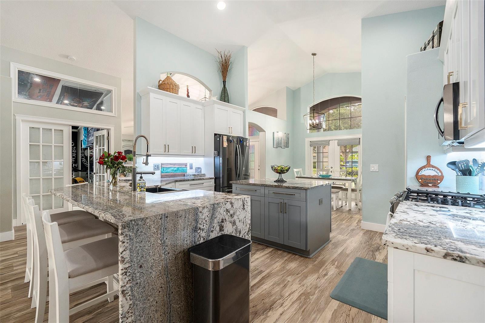 16422 Bridgewalk Drive, Lithia, FL 33547 - Kitchen
