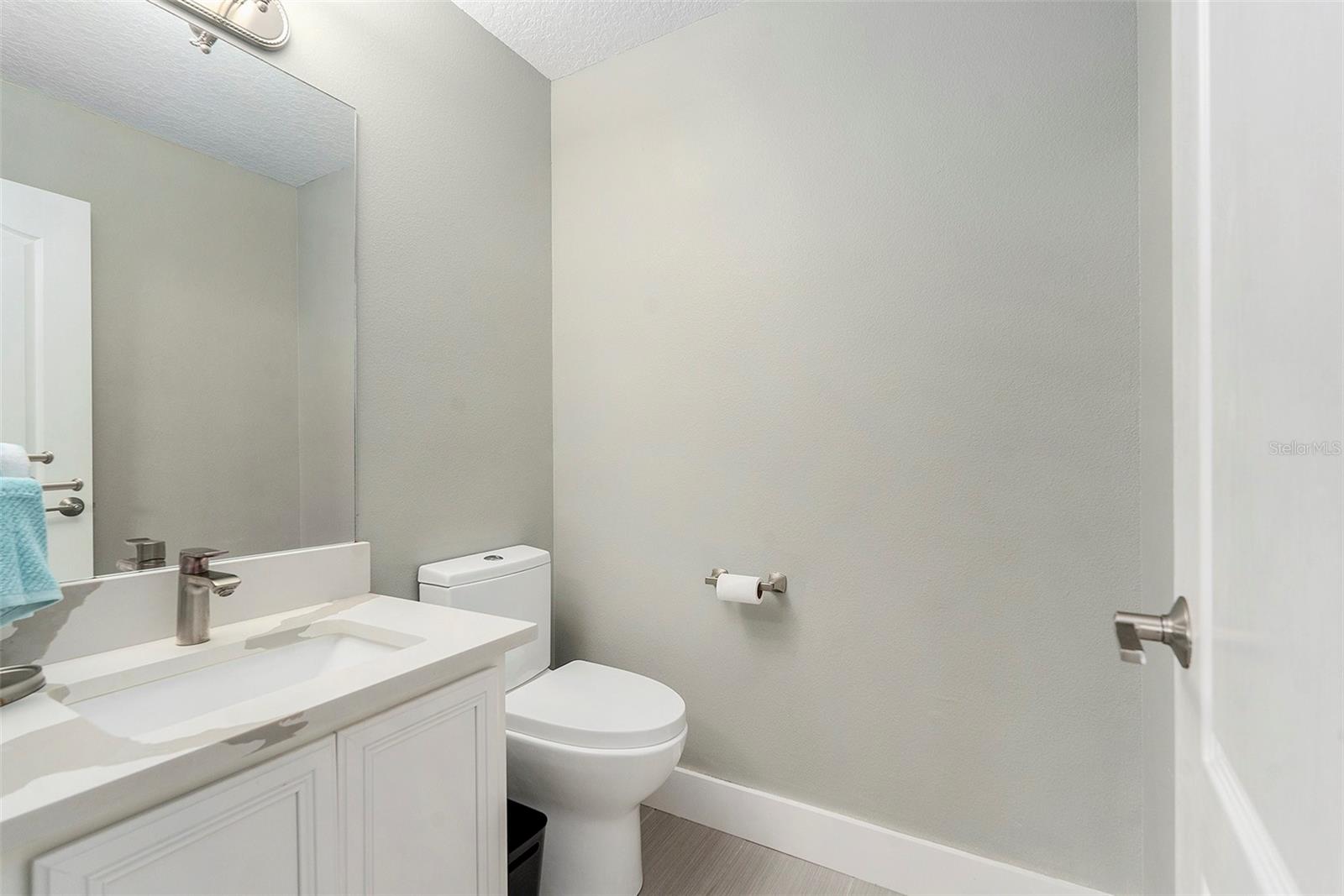 16422 Bridgewalk Drive, Lithia, FL 33547 - Upstairs Bath 3