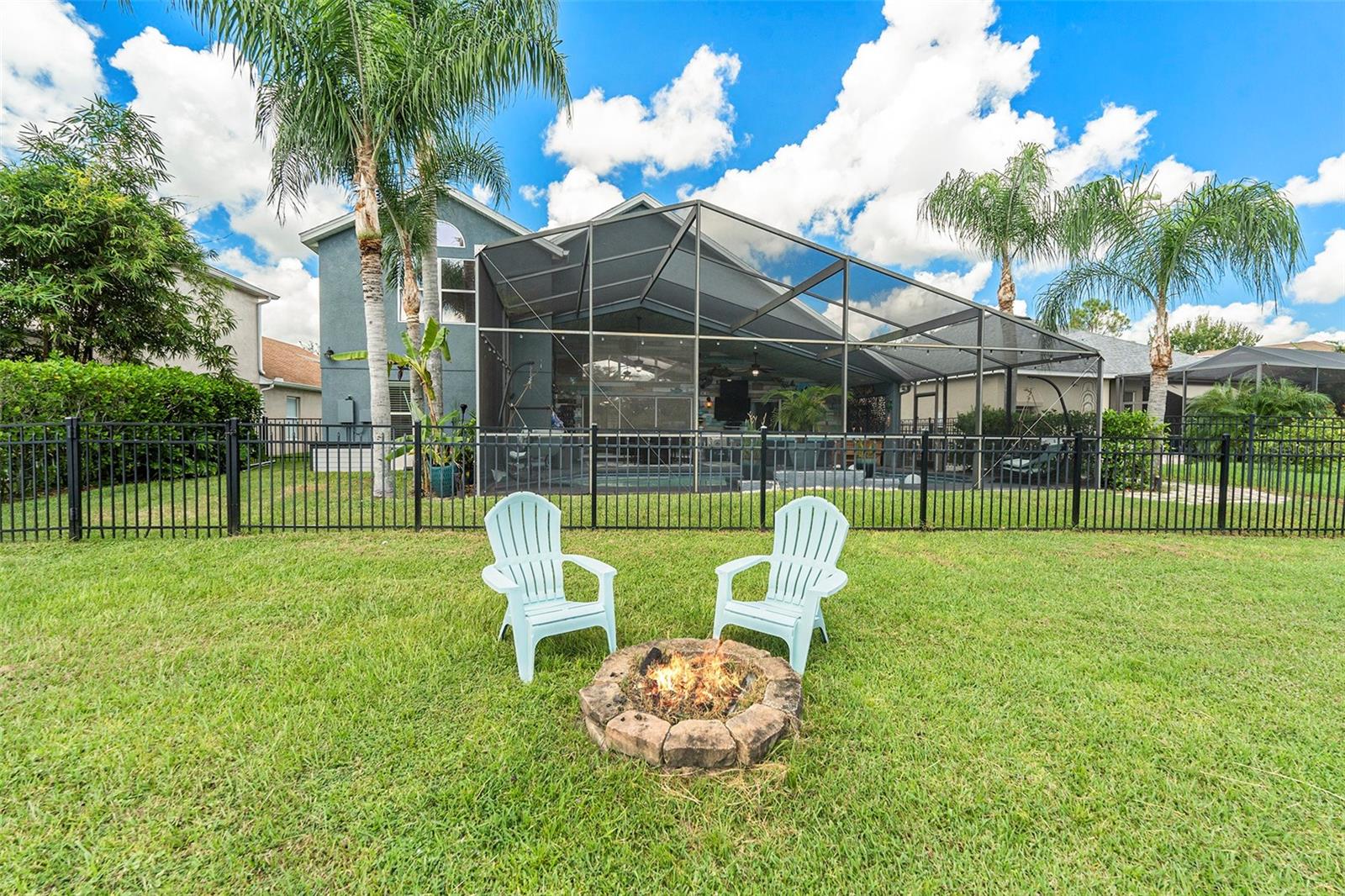 16422 Bridgewalk Drive, Lithia, FL 33547 - Fire Pit