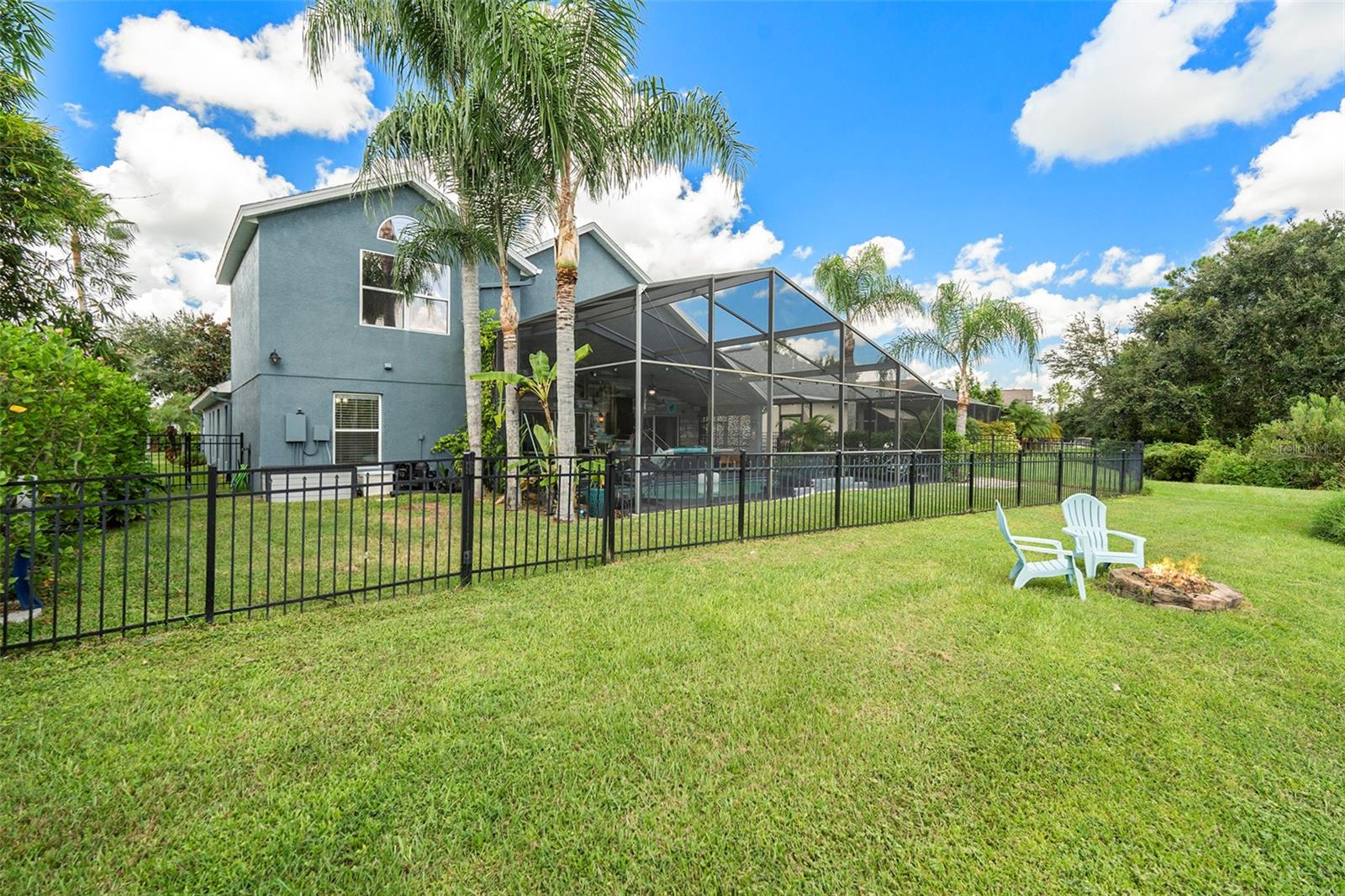 16422 Bridgewalk Drive, Lithia, FL 33547 - Fire Pit