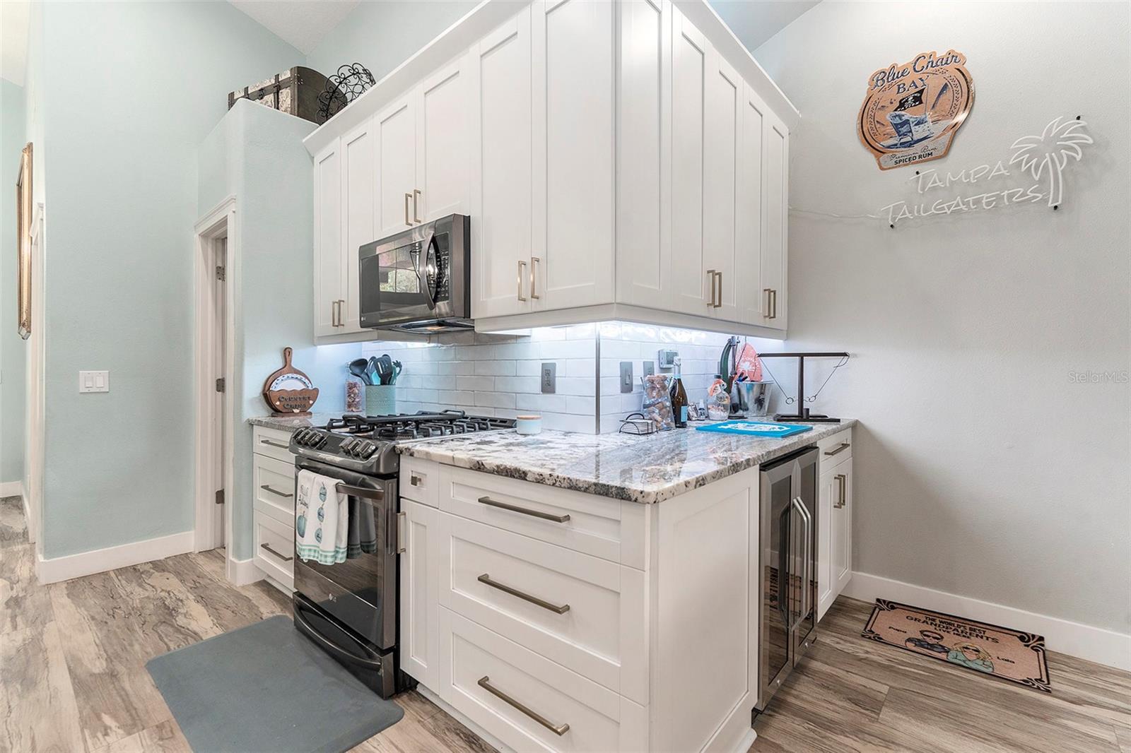16422 Bridgewalk Drive, Lithia, FL 33547 - Kitchen