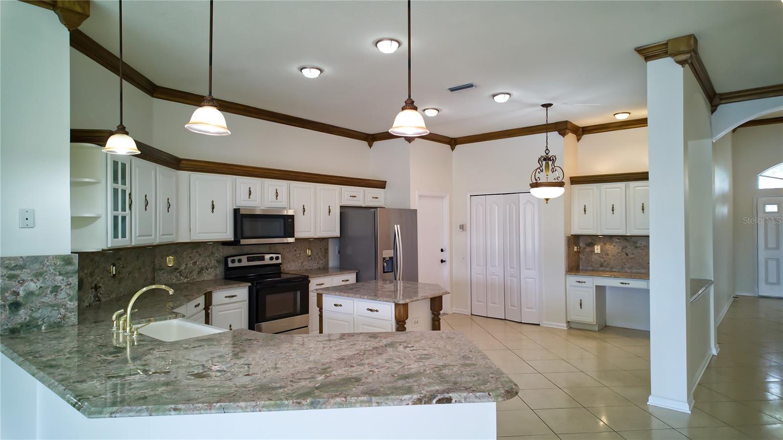 Large island style counter for all your entertaining needs!